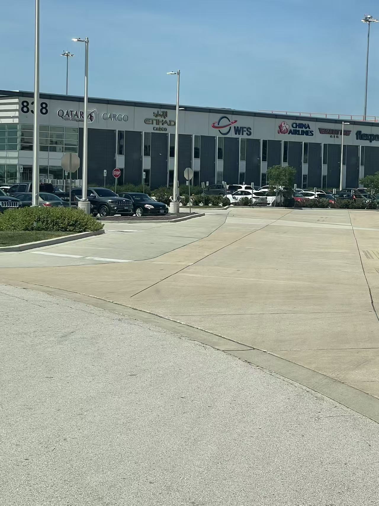 ORD airport cargo building